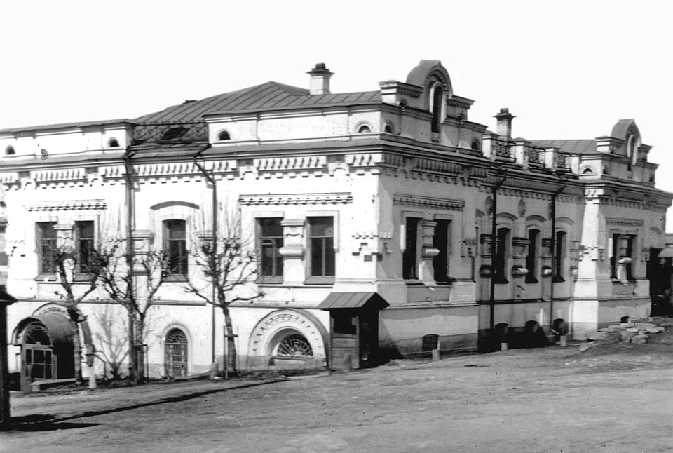 예카테린부르크 이파티예프 저택의 역사 사진. 2층 석조 건물. 1918년 처형이 이루어진 '특별 목적의 집'. 1977년 철거됨.